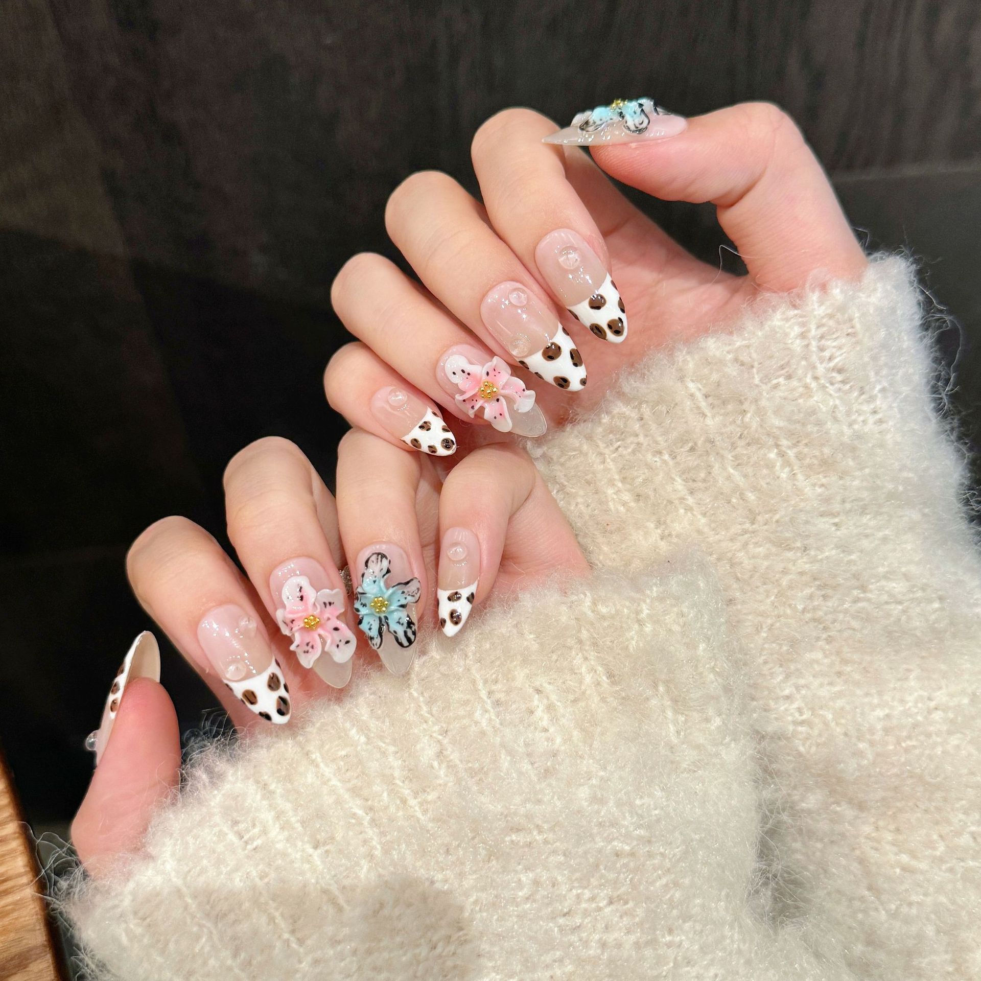 Faux ongles en amande brillant - Resin Art Flowers avis et prix